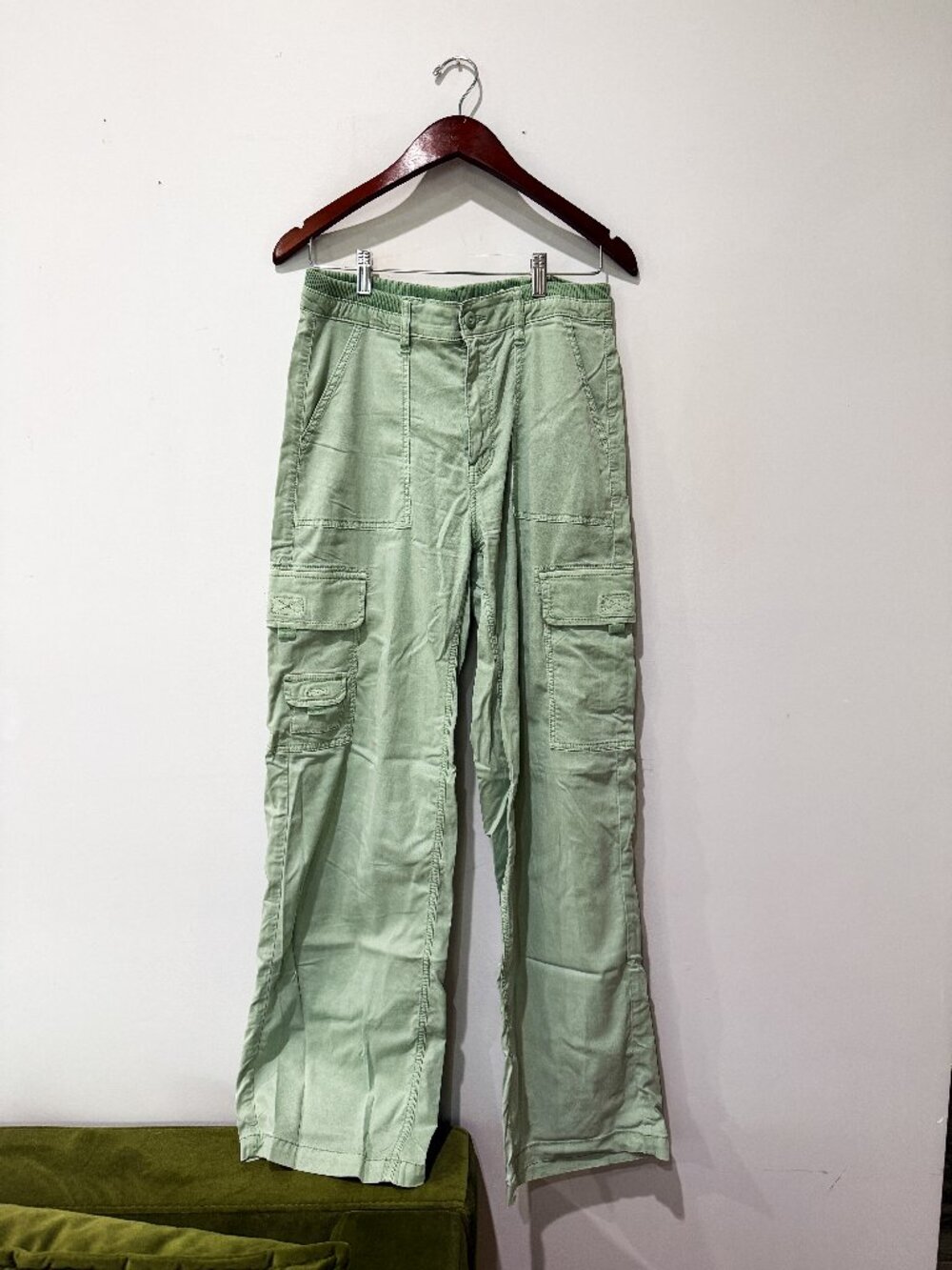 AE Dreamy Drape Stretch Cargo Super High-Waisted Baggy Wide-Leg Pant